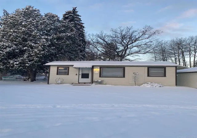 image of 201 Gasoline Aly, Houghton Lake, MI 48629 | MLS# 50164569