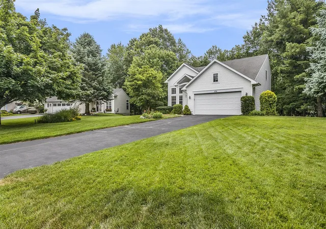 Photo 3 of Sale Pending at 270 Silver Ridge Dr, Holland, MI 49424 | MLS# 70479466 | Listing updated on 2025-11-25