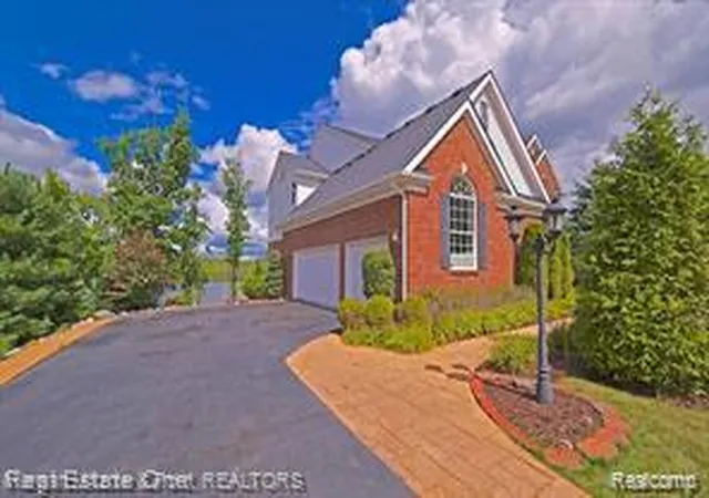 Photo 2 of Sale Pending at 5370 Plantation Dr, Commerce Township, MI 48382 | MLS# 60989905 | Listing updated on 2026-07-07