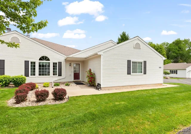 Homes for sale in Tecumseh, MI | 1001 Carriage Dr, Tecumseh, MI 49286 | MLS# 50209331