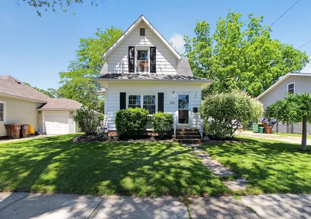 Homes for sale in Alma, MI | 308 Orchard St, Alma, MI 48801 | MLS# 80069142