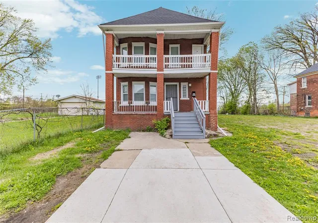 2nd image of 3010 Montclair St, Detroit, MI 48214 | MLS# 60989156
