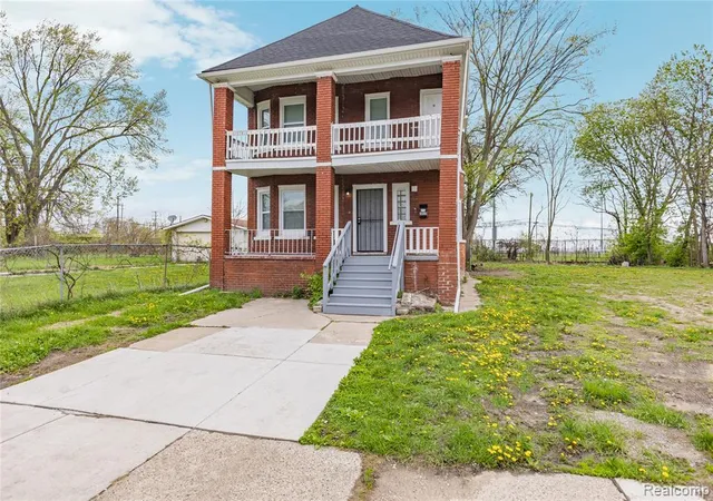 3rd image of 3010 Montclair St, Detroit, MI 48214 | MLS# 60989156