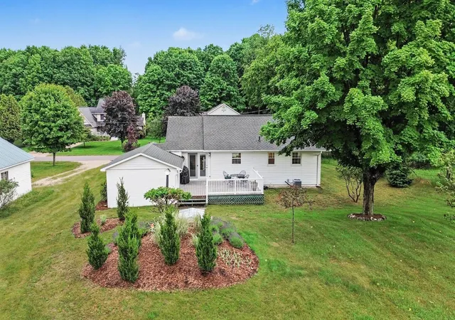 Homes for sale in Frankfort, MI | 131 George St, Frankfort, MI 49635 | MLS# 80070589