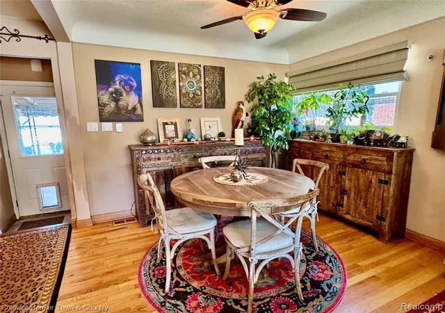 3rd image of 2470 Pinetree Dr, Trenton, MI 48183 | MLS# 61003050