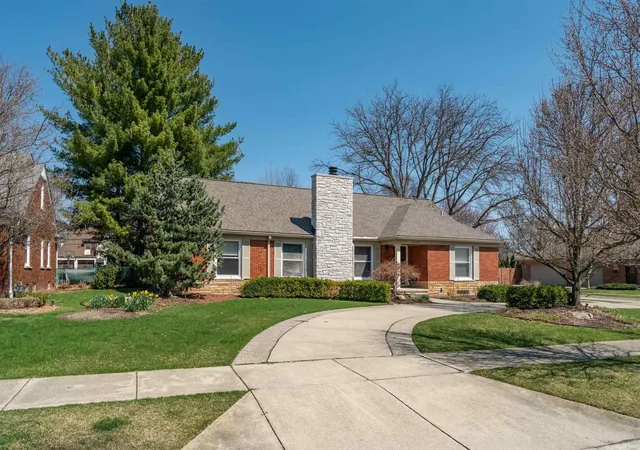 Homes for sale in Grosse Pointe Woods, MI | 1040 N Renaud Rd, Grosse Pointe Woods, MI 48236 | MLS# 50214517