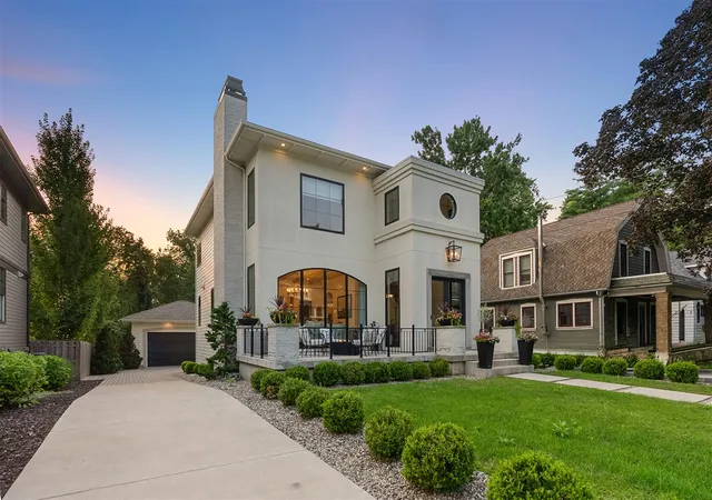 Photo 2 of Sale Pending at 557 Greenwood Ave, Grand Rapids, MI 49506 | MLS# 70552590 | Listing updated on 2026-08-16