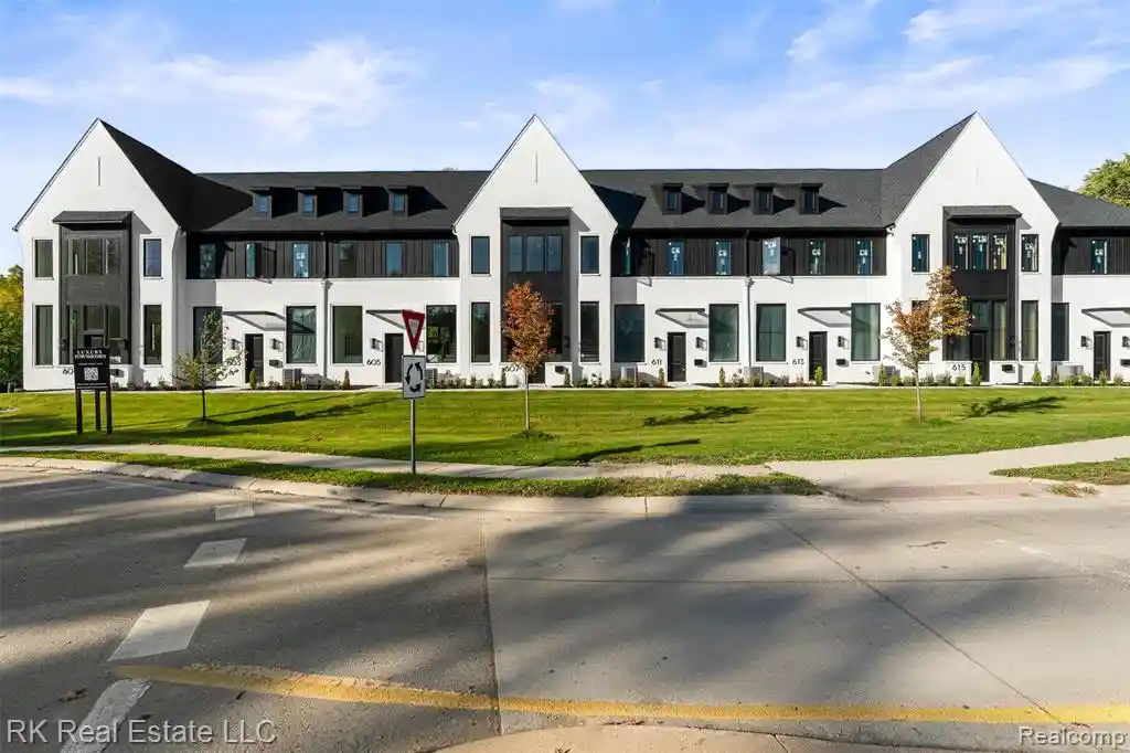Condo for sale at 605 E Flint St, Lake Orion, MI 48362 | MLS# 61038783
