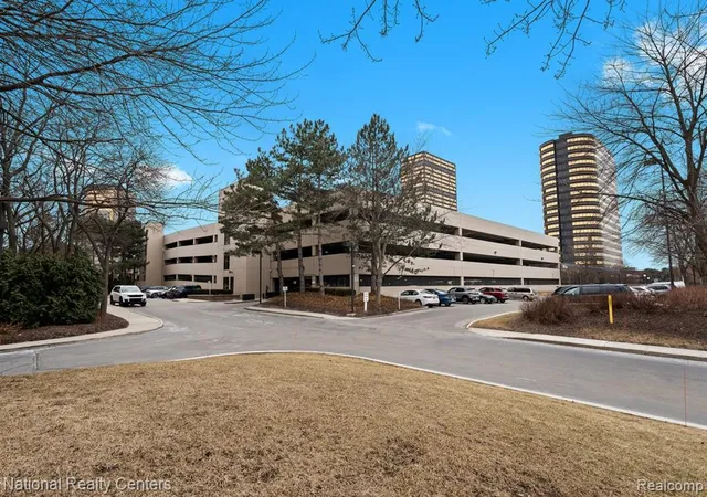 2nd image of 5000 Town Ctr, Southfield, MI 48075