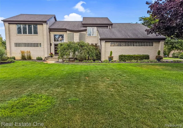 61st image of 10137 Devonshire Dr, South Lyon, MI 48178 9578 | MLS# 61023184