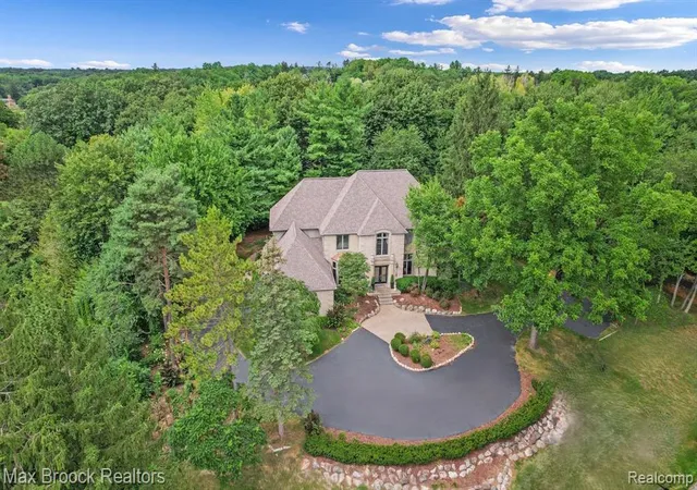 Photo 1 of Single family home for sale at 60 Kingsley Manor Dr, Bloomfield Hills, MI 48304 2810 | MLS# 60989127 | Listing updated on 2026-09-15