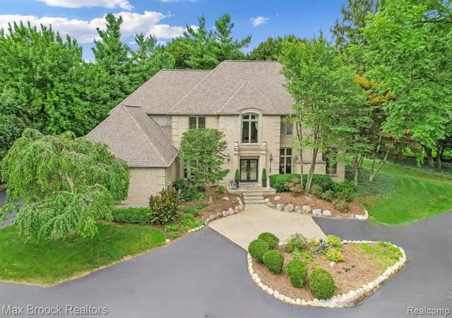 Photo 3 of Single family home for sale at 60 Kingsley Manor Dr, Bloomfield Hills, MI 48304 2810 | MLS# 60989127 | Listing updated on 2026-09-15