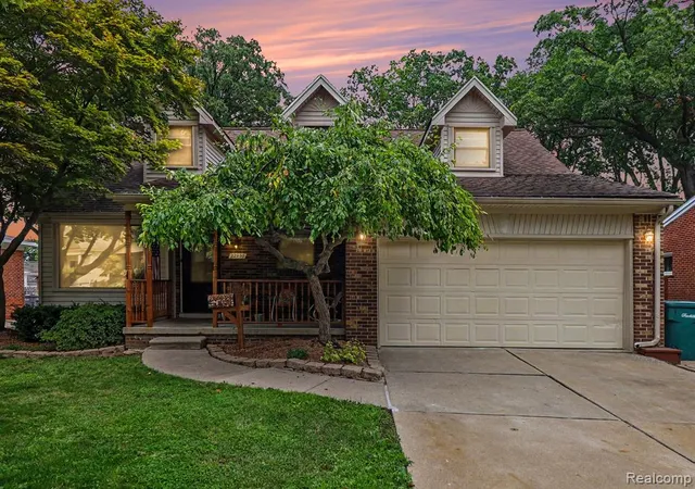 Photo 2 of Sale Pending at 22900 Columbia St, Dearborn, MI 48124 3487 | MLS# 61023888 | Listing updated on 2026-08-29