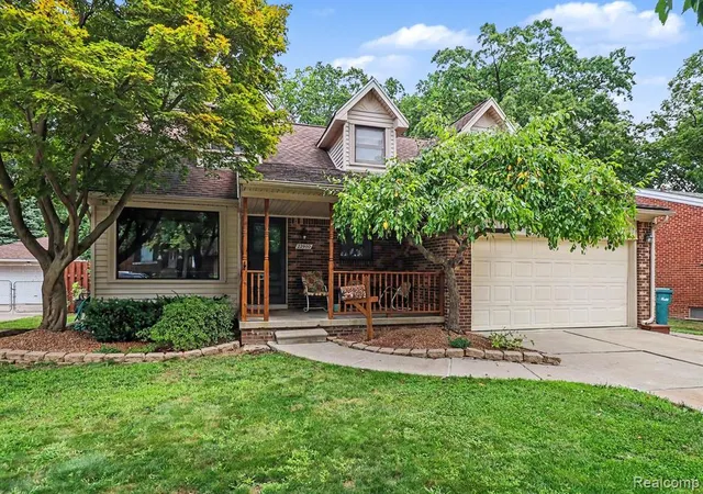 Photo 4 of Sale Pending at 22900 Columbia St, Dearborn, MI 48124 3487 | MLS# 61023888 | Listing updated on 2026-08-29