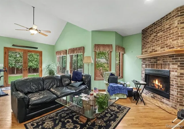 Photo 5 of Sale Pending at 22900 Columbia St, Dearborn, MI 48124 3487 | MLS# 61023888 | Listing updated on 2026-08-29