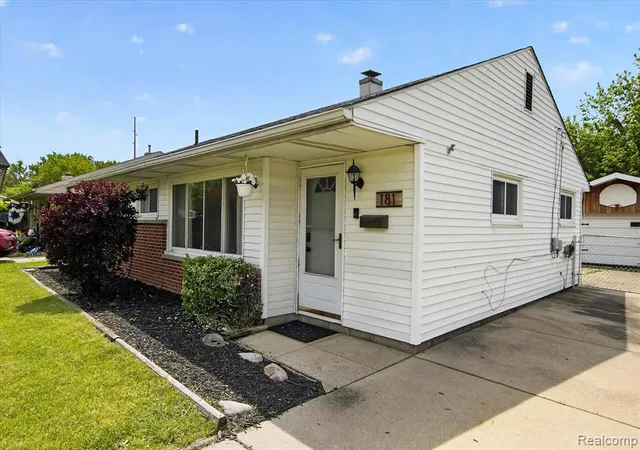 Homes for sale in Garden City, MI | 181 Brandt St, Garden City, MI 48135 | MLS# 60996877