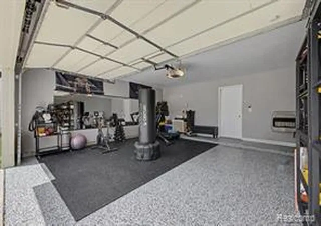 Homes for sale in Waterford, MI | 6400 Lake Meadow Dr, Waterford, MI 48327 | MLS# 61009200