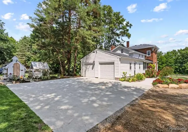Homes for sale in Flushing, MI | 4567 N Seymour Rd, Flushing, MI 48433 | MLS# 61007643