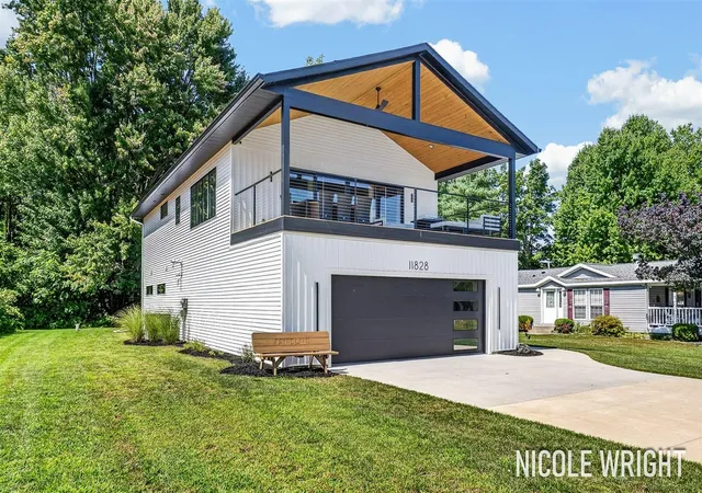 Photo 3 of Sale Pending at 11828 Lakeridge Dr, Wayland, MI 49348 | MLS# 70555668 | Listing updated on 2026-09-02