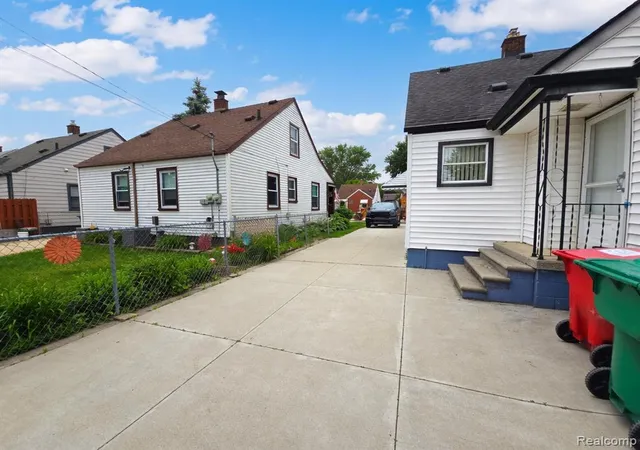 Homes for sale in Eastpointe, MI | 23776 Normandy Ave, Eastpointe, MI 48021 | MLS# 61006401