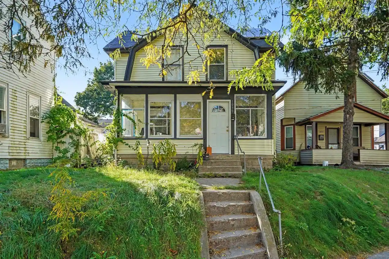 Photo 1 of Sale Pending at 1039 Kalamazoo Ave, Grand Rapids, MI 49507 | MLS# 70564796 | Listing updated on 2026-10-21