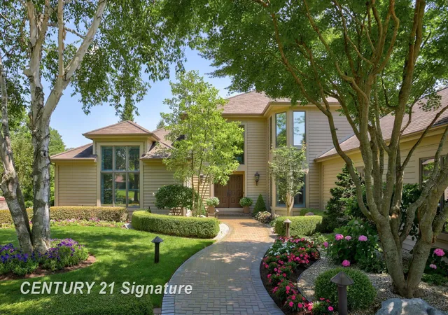 Photo 2 of Single family home for sale at 210 Golfview, Saginaw, MI 48638 | MLS# 50117887 | Listing updated on 2026-07-28