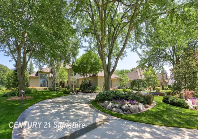 Photo 3 of Single family home for sale at 210 Golfview, Saginaw, MI 48638 | MLS# 50117887 | Listing updated on 2026-07-28