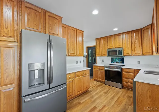Photo 5 of Single Family Residence at 817 Outer Dr, Tecumseh, MI 49286 | MLS# 50213423 | | Sold on 2026-08-13