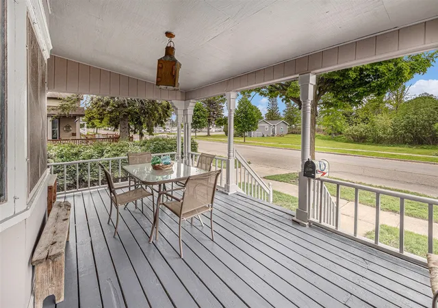 3rd image of 706 W Loomis St, Ludington, MI 49431 | MLS# 70410387
