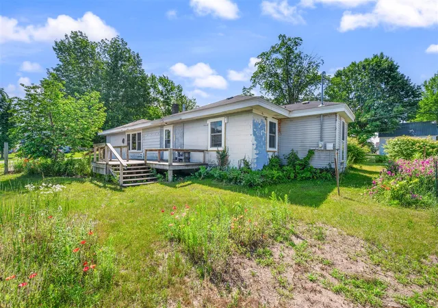 Homes for sale in Howard City, MI | 417 Walnut St, Howard City, MI 49329 | MLS# 70545077