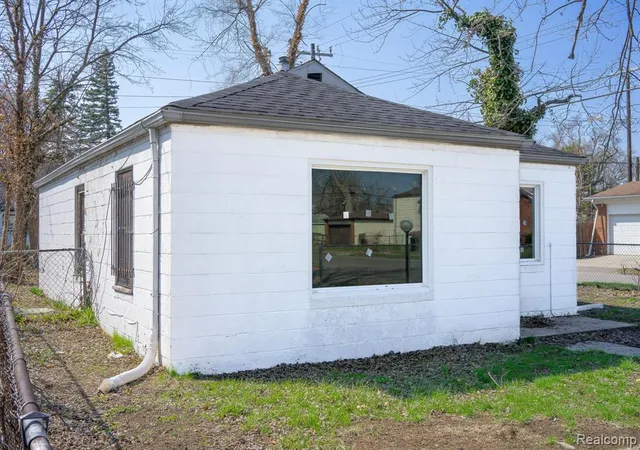 2nd image of 20255 Santa Rosa Dr, Detroit, MI 48221 | MLS# 60982999