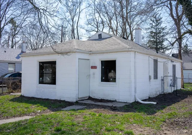 3rd image of 20255 Santa Rosa Dr, Detroit, MI 48221 | MLS# 60982999