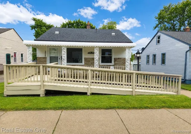 Homes for sale in Wyandotte, MI | 3926 21st St, Wyandotte, MI 48192 | MLS# 60999020