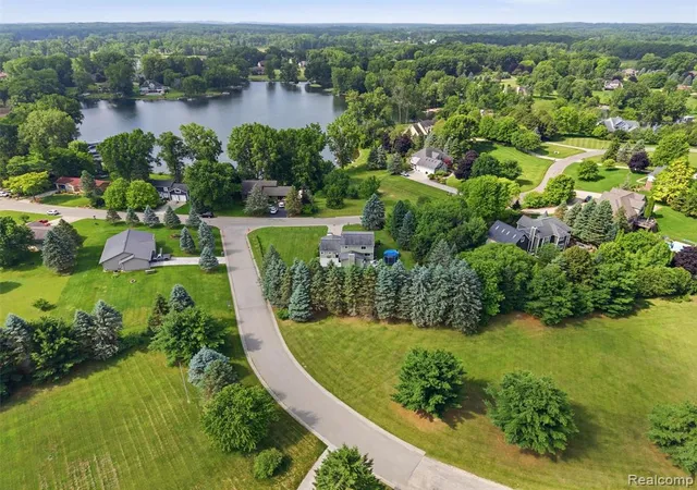 Homes for sale in Highland, MI | 4040 Taggett Lake Dr, Highland, MI 48357 | MLS# 61007285