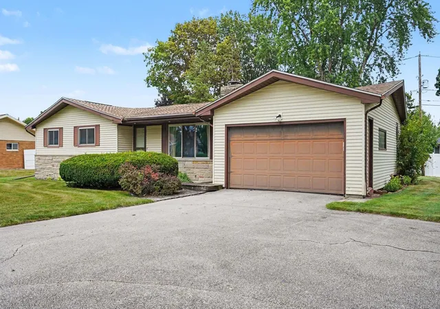 Photo 2 of Single family home for sale at 5447 Goetz Ct, Bay City, MI 48706 | MLS# 50219591 | Listing updated on 2026-09-18