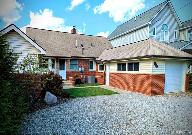 Photo 3 of Single Family Residence at 2525 Davista Dr, Highland, MI 48356 | MLS# 60982127 | | Sold on 2026-08-07