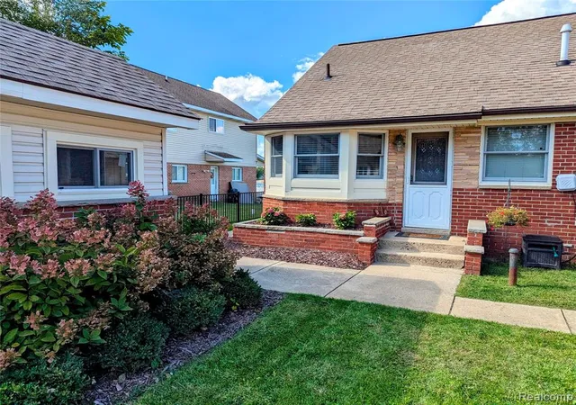 Photo 4 of Single Family Residence at 2525 Davista Dr, Highland, MI 48356 | MLS# 60982127 | | Sold on 2026-08-07