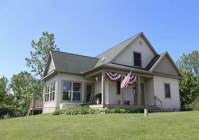 Photo 2 of Single family home for sale at 511 E Southern Rd, Coldwater, MI 49036 | MLS# 70518310 | Listing updated on 2026-04-21
