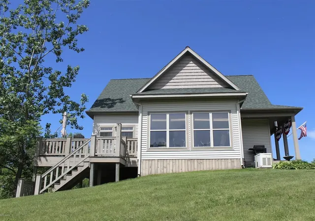 Photo 3 of Single family home for sale at 511 E Southern Rd, Coldwater, MI 49036 | MLS# 70518310 | Listing updated on 2026-04-21