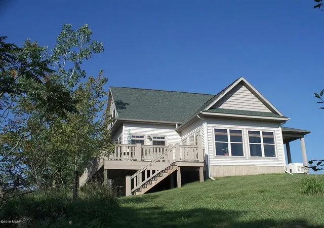 Photo 4 of Single family home for sale at 511 E Southern Rd, Coldwater, MI 49036 | MLS# 70518310 | Listing updated on 2026-04-21
