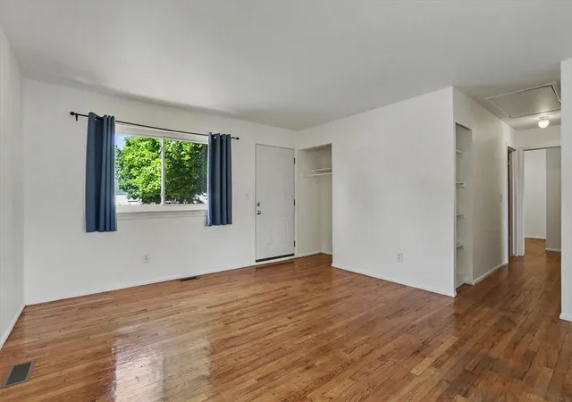 2nd image of 1302 Commonwealth Ave, Ypsilanti, MI 48198 | MLS# 70542021