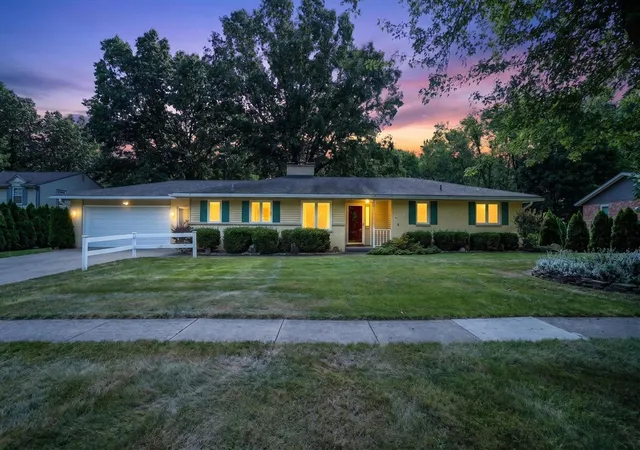 Photo 2 of Sale Pending at 8047 Oak Hl Dr, Kalamazoo, MI 49009 | MLS# 70549015 | Listing updated on 2026-09-08
