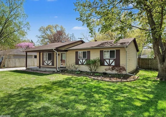Homes for sale in Algonac, MI | 371 Colonial Ln, Algonac, MI 48001 | MLS# 50206873