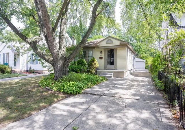 Photo 1 of Single family home for sale at 711 Kayser Ave, Royal Oak, MI 48067 | MLS# 70554263 | Listing updated on 2026-09-18