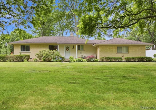1st image of 31737 Bella Vista Dr, Farmington Hills, MI 48334 | MLS# 61003868