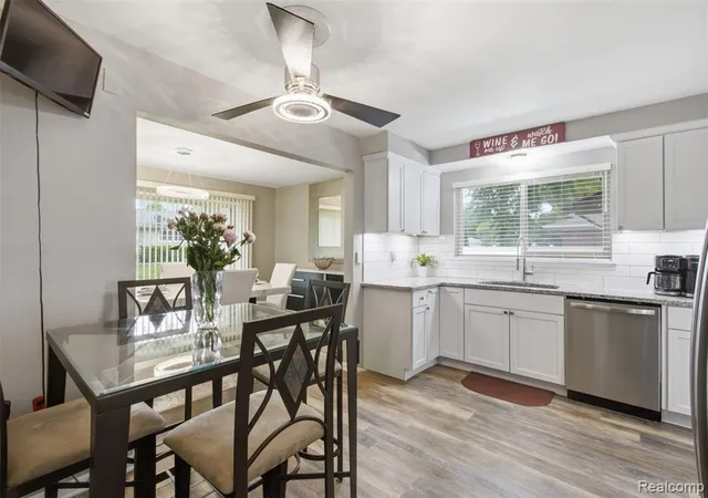 5th image of 31737 Bella Vista Dr, Farmington Hills, MI 48334 | MLS# 61003868