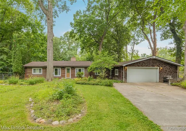 1st image of 29799 Linden St, Farmington Hills, MI 48336 | MLS# 61023074