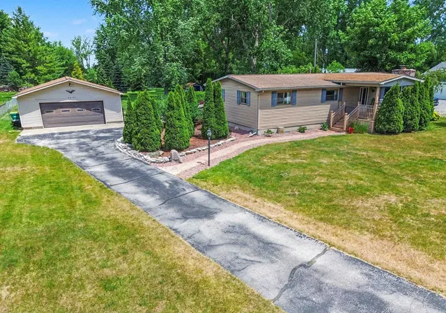 Homes for sale in Bay City, MI | 2437 Amelith Rd, Bay City, MI 48706 | MLS# 50214099