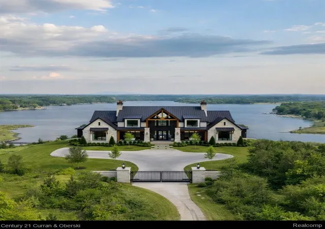 Homes for sale in Brooklyn, MI | 120 Bloomfield Blvd, Brooklyn, MI 49230 | MLS# 60986960