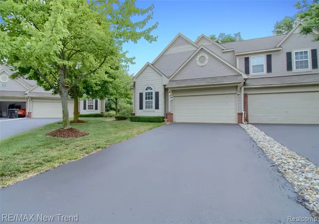 Photo 2 of Condo for sale at 38222 Saratoga Cir, Farmington Hills, MI 48331 | MLS# 61021066 | Listing updated on 2026-08-14